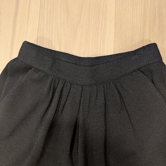 St. John Vintage black knit shorts - Picture 5 of 6